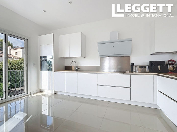 Image No.10-5 Bed House for sale