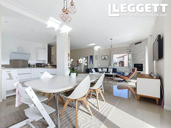 Image No.7-5 Bed House for sale