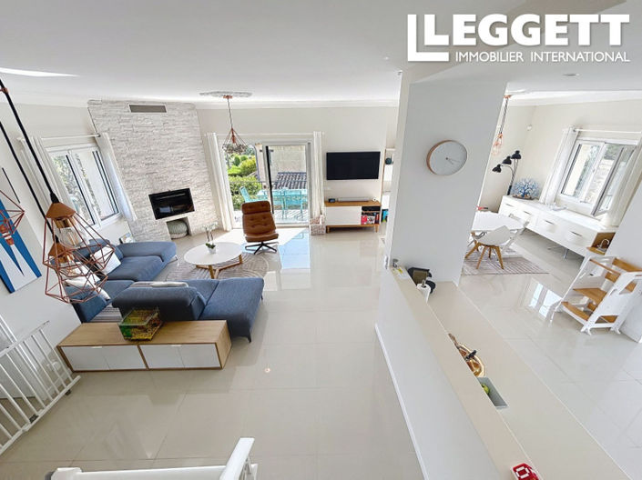 Image No.8-5 Bed House for sale