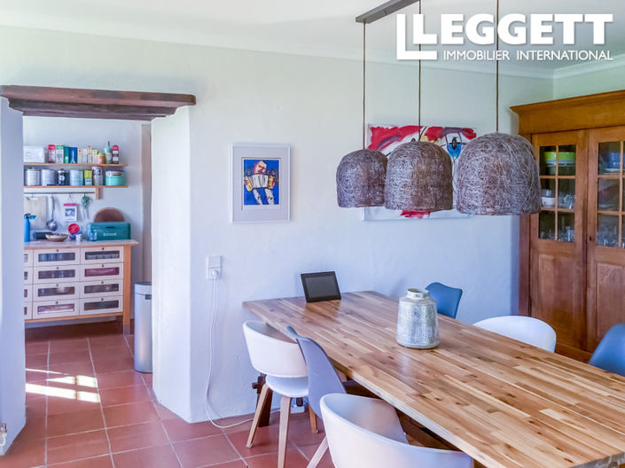 Image No.7-7 Bed House for sale