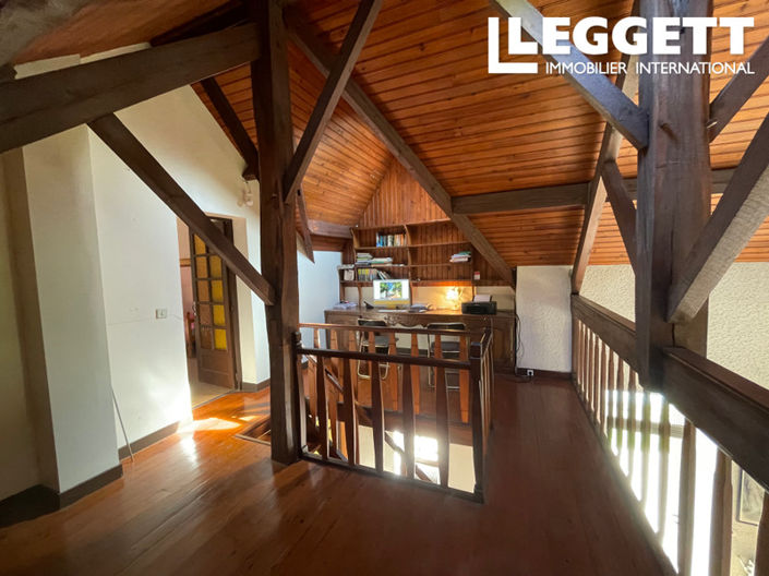 Image No.10-3 Bed House for sale