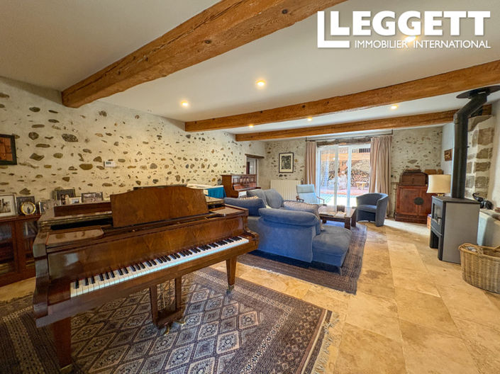 Image No.6-6 Bed House for sale