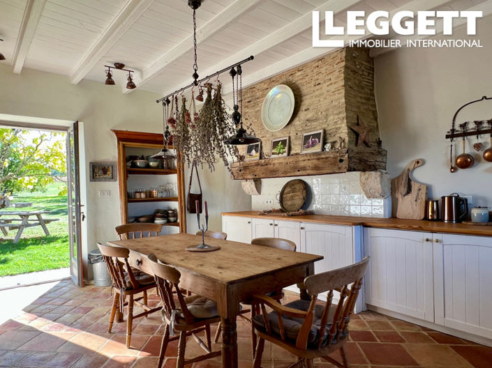 Image No.8-7 Bed House for sale