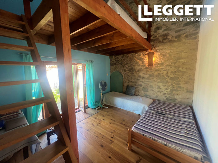 Image No.8-6 Bed House for sale