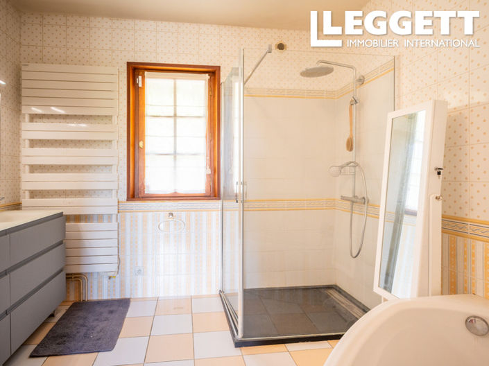 Image No.8-5 Bed House for sale