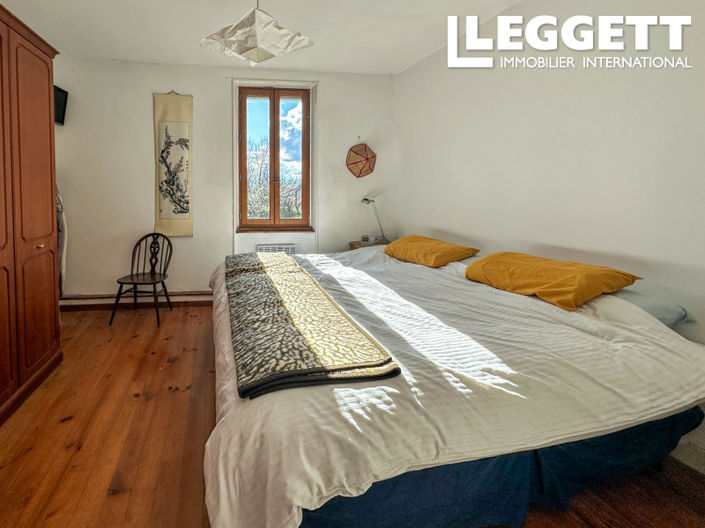 Image No.8-5 Bed House for sale