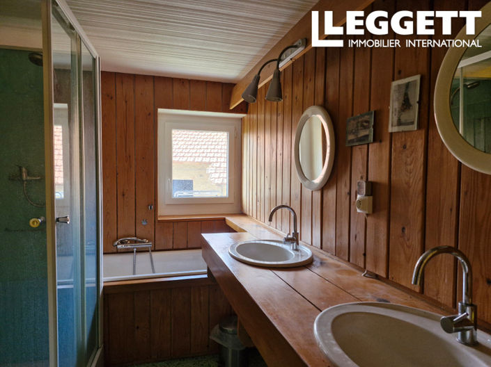 Image No.10-3 Bed House for sale