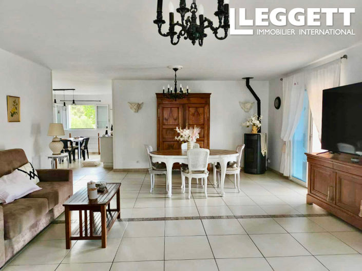 Image No.2-4 Bed House for sale