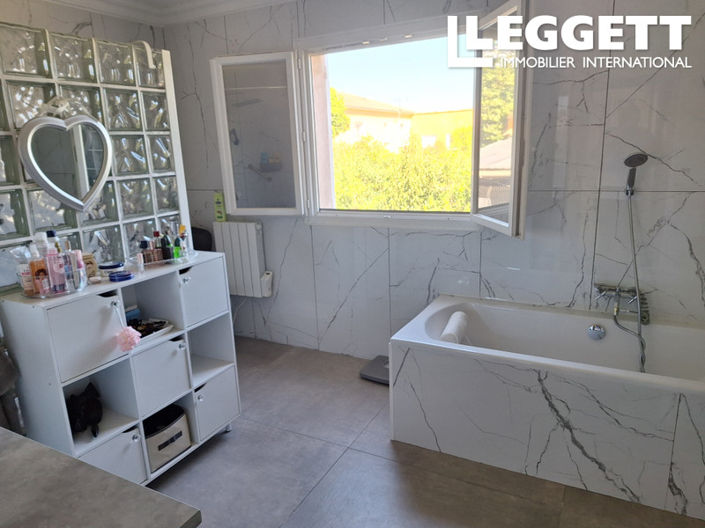 Image No.8-4 Bed House for sale