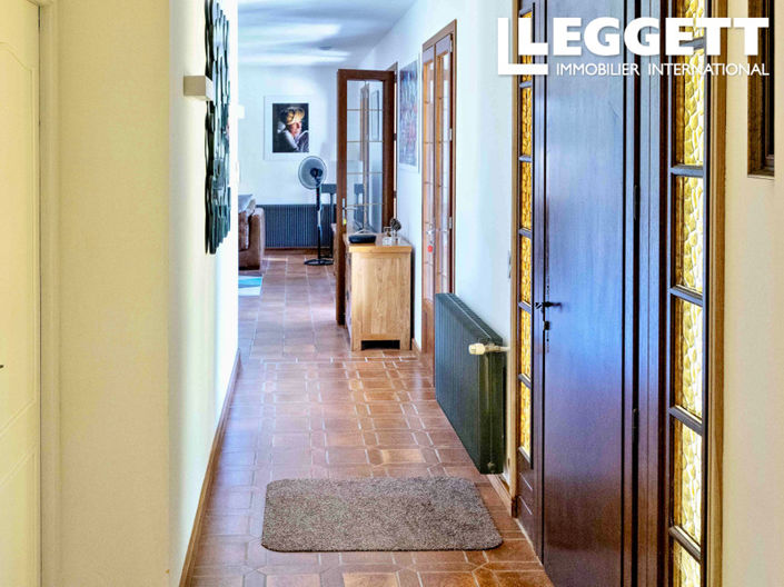 Image No.8-3 Bed House for sale