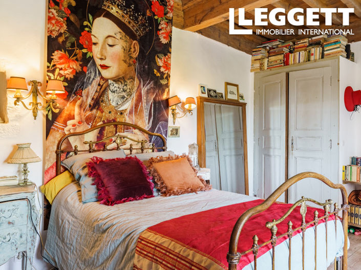 Image No.6-6 Bed House for sale