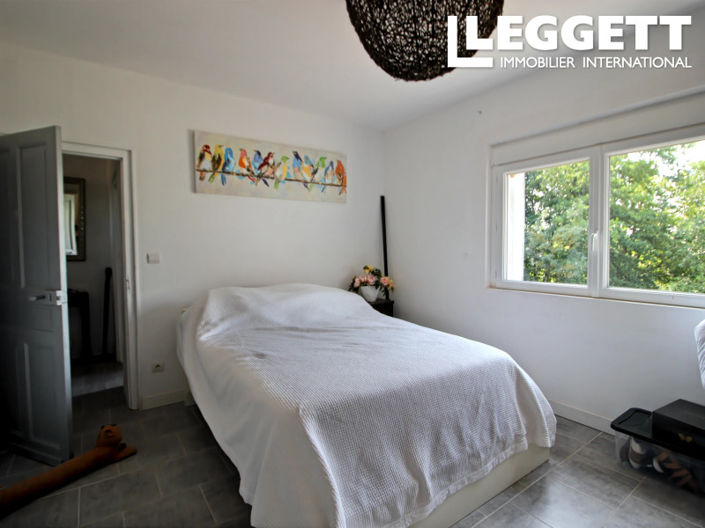 Image No.6-4 Bed House for sale