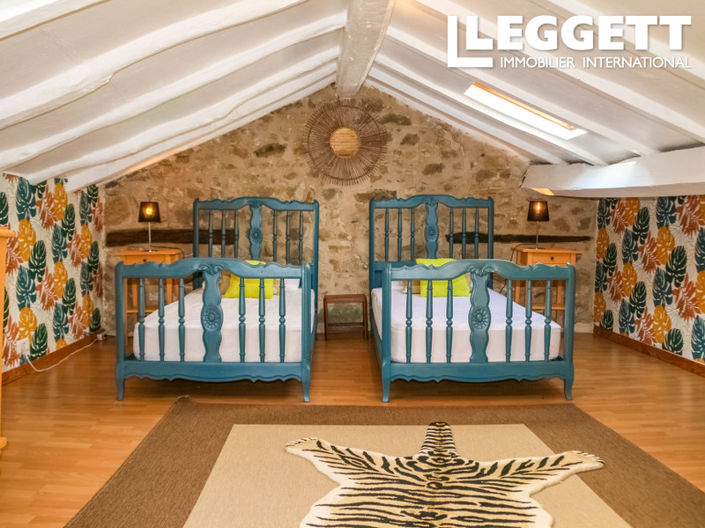 Image No.10-8 Bed House for sale