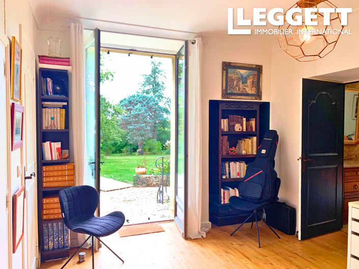 Image No.9-3 Bed House for sale