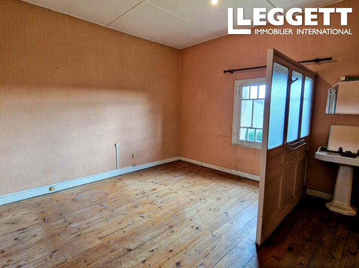 Image No.8-5 Bed House for sale