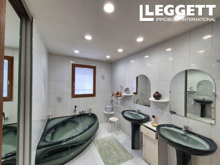 Image No.10-4 Bed House for sale