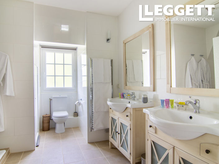 Image No.7-8 Bed House for sale