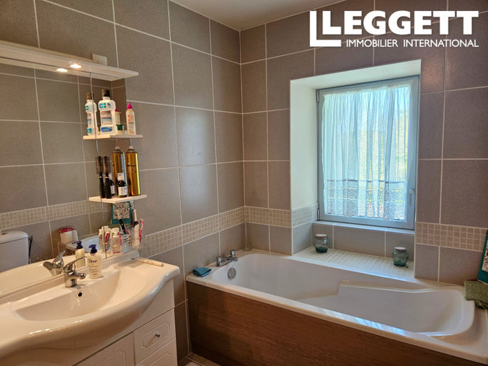 Image No.6-6 Bed House for sale