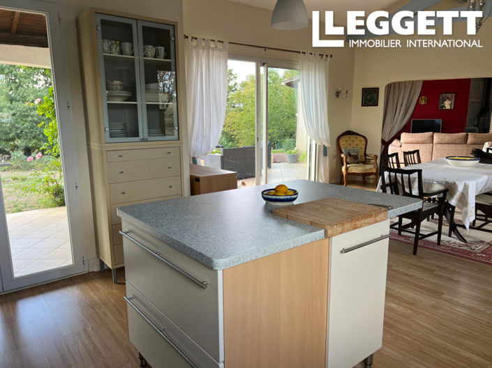 Image No.10-3 Bed House for sale