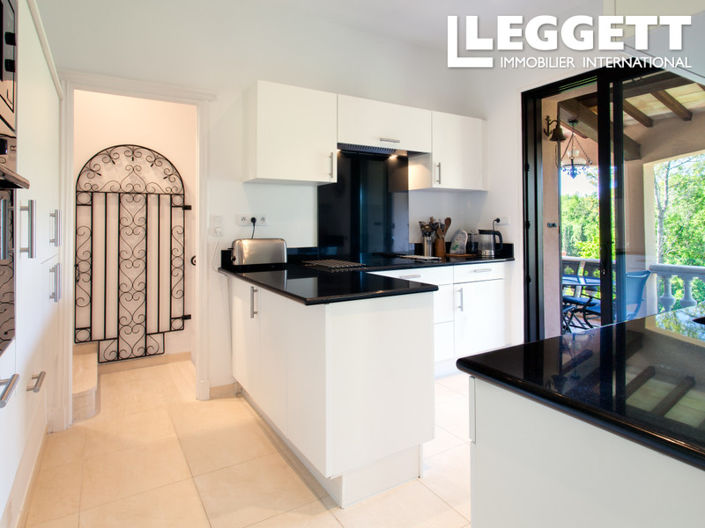 Image No.7-6 Bed House for sale