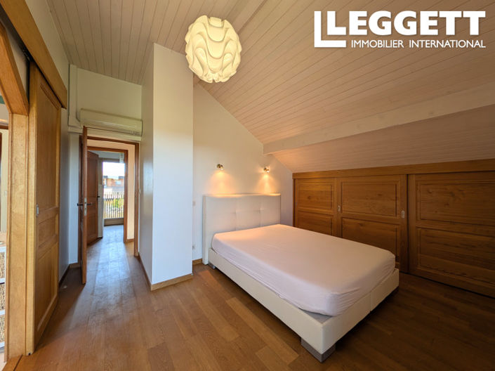 Image No.7-4 Bed House for sale