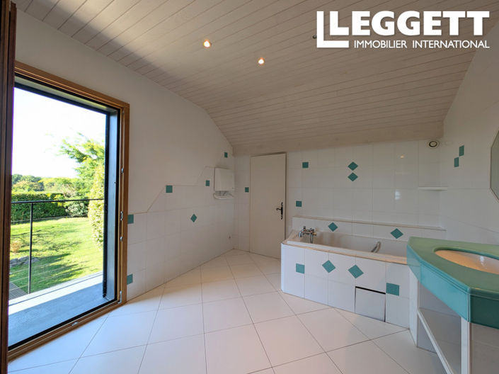 Image No.8-4 Bed House for sale