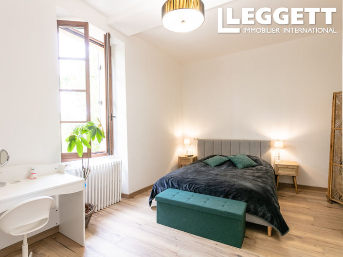 Image No.8-5 Bed House for sale