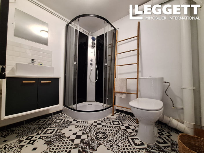 Image No.8-5 Bed House for sale