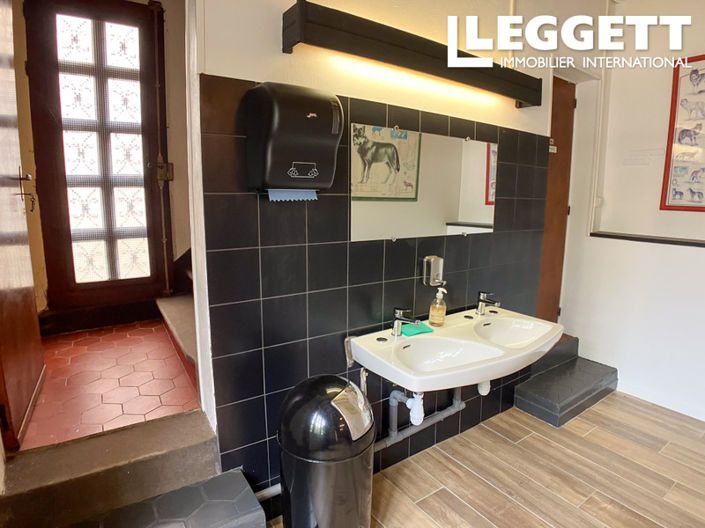 Image No.8-5 Bed House for sale