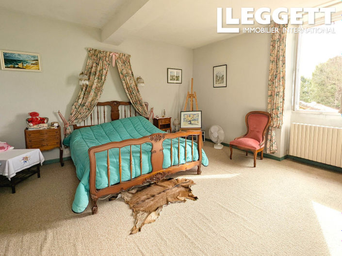 Image No.8-5 Bed House for sale