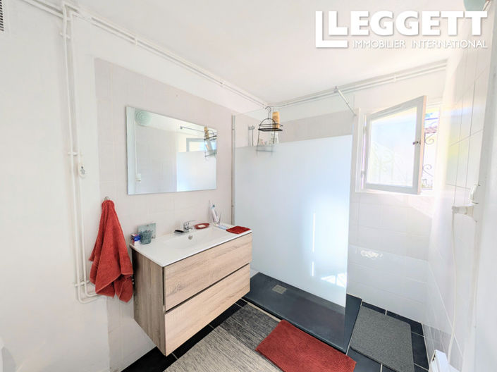 Image No.8-5 Bed House for sale