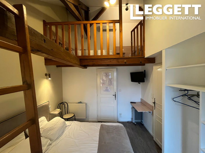 Image No.7-10 Bed House for sale