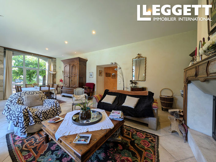 Image No.8-5 Bed House for sale