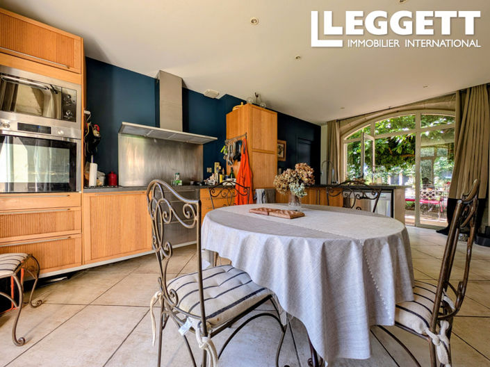 Image No.8-5 Bed House for sale