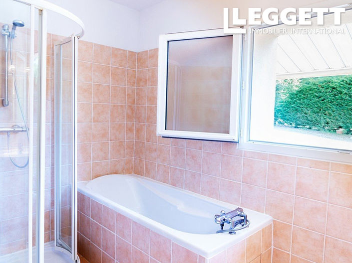 Image No.7-6 Bed House for sale