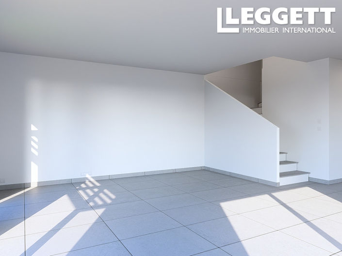 Image No.10-3 Bed House for sale