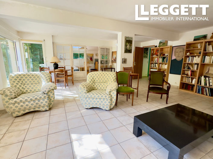 Image No.6-5 Bed House for sale