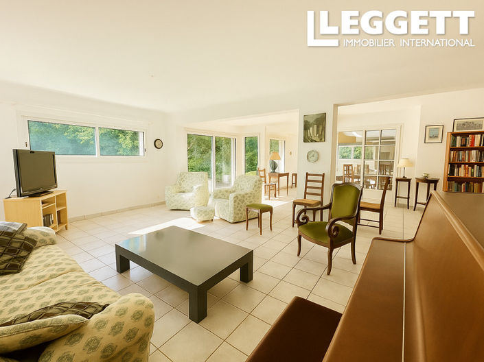 Image No.7-5 Bed House for sale