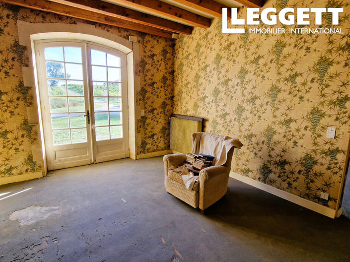 Image No.8-7 Bed Chateaux for sale