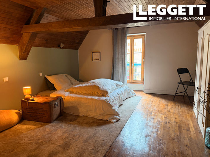 Image No.10-4 Bed House for sale