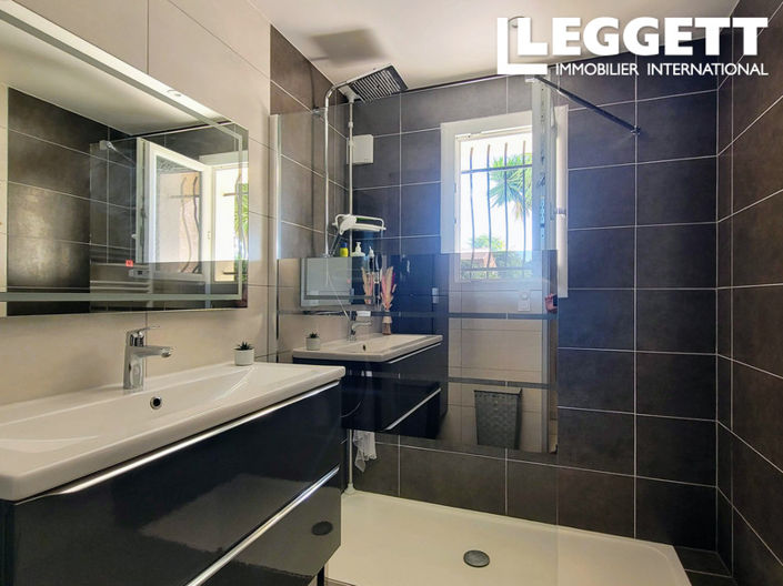 Image No.7-5 Bed House for sale