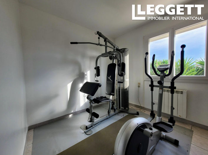 Image No.9-5 Bed House for sale