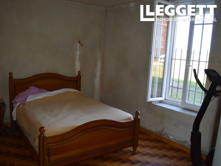 Image No.8-2 Bed House for sale