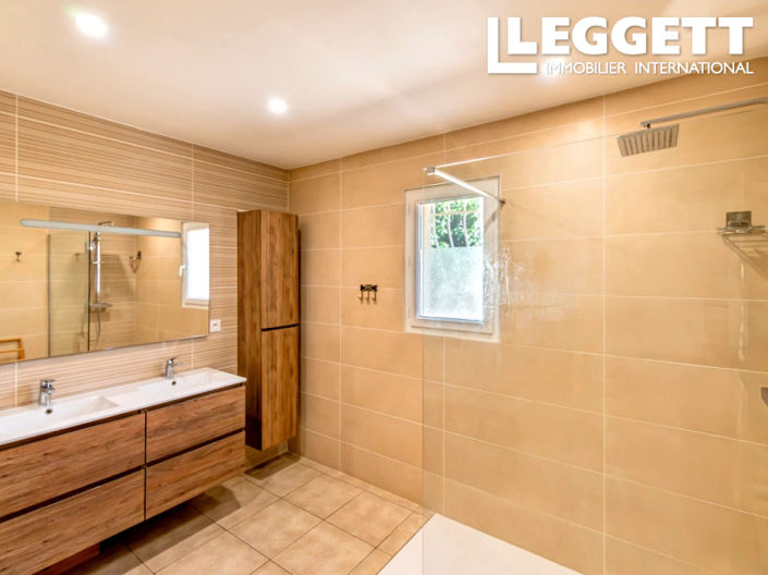 Image No.2-5 Bed House for sale