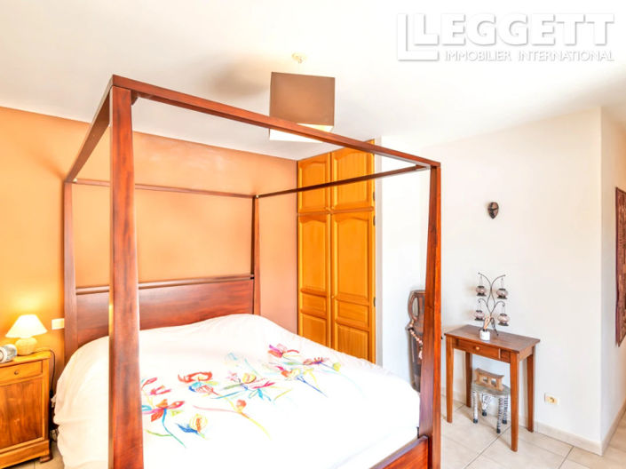 Image No.3-5 Bed House for sale