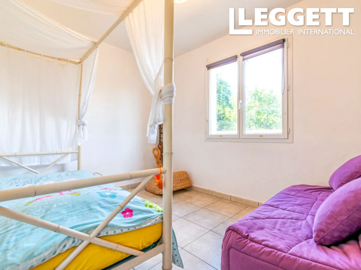 Image No.7-5 Bed House for sale