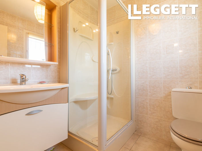 Image No.8-5 Bed House for sale