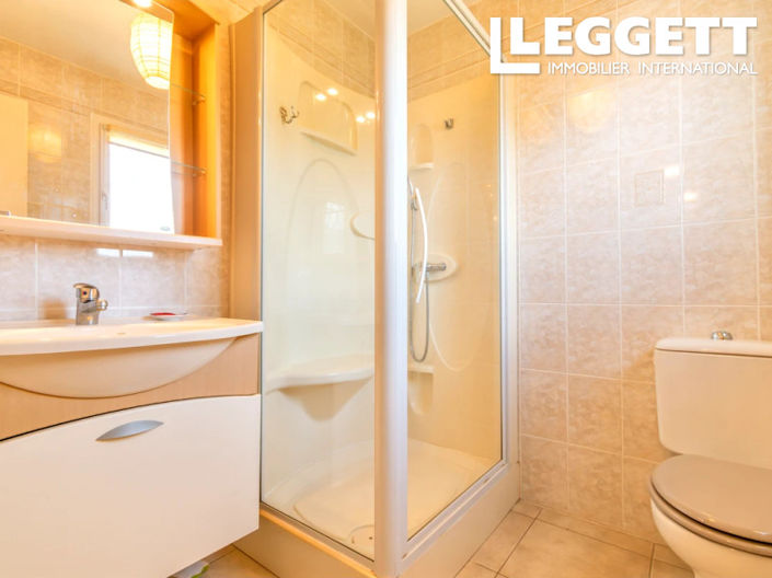 Image No.8-5 Bed House for sale