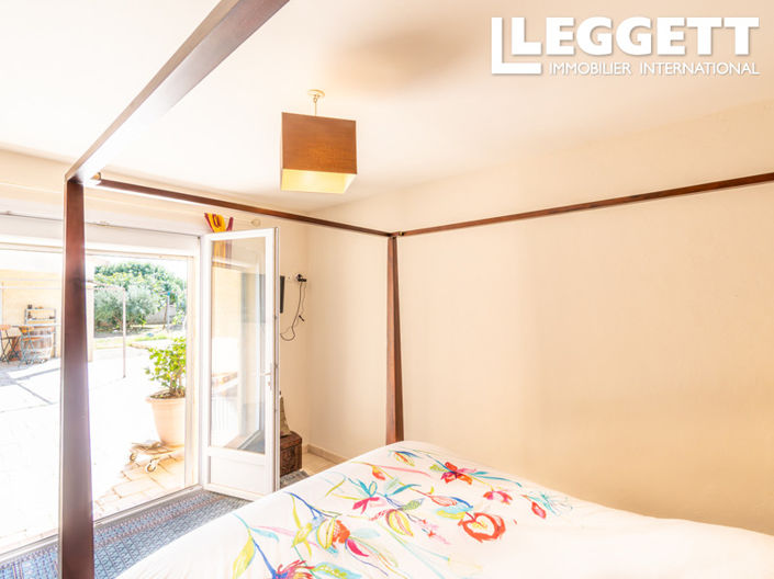 Image No.9-5 Bed House for sale