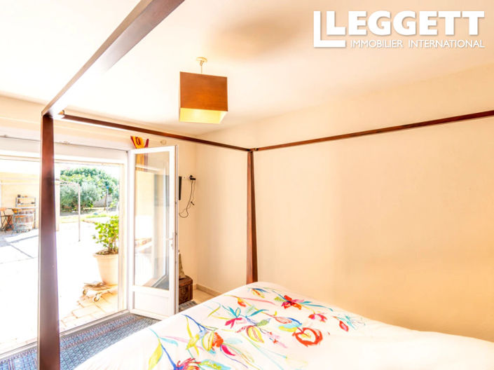 Image No.9-5 Bed House for sale